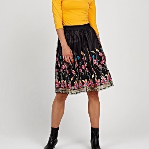 NWT Ultra Pink August Midi Black Skirt Mesh Embroidered Size M - Picture 3 of 10